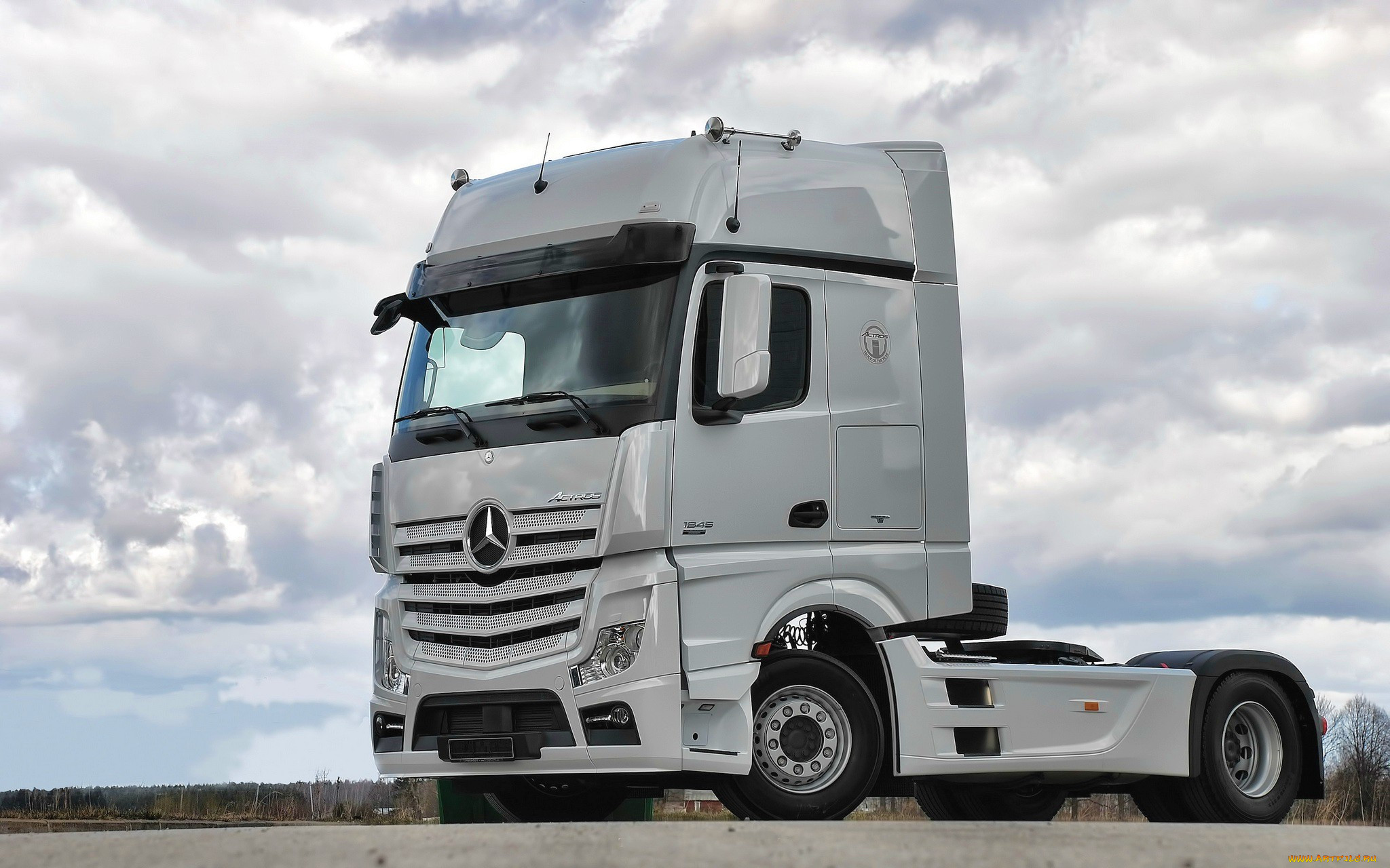 , mercedes trucks, mercedes-benz